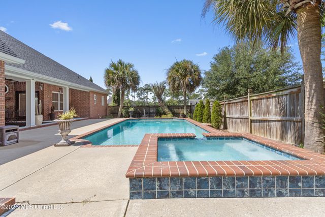 9912 Mockingbird Circle, Ocean Springs, MS 39564