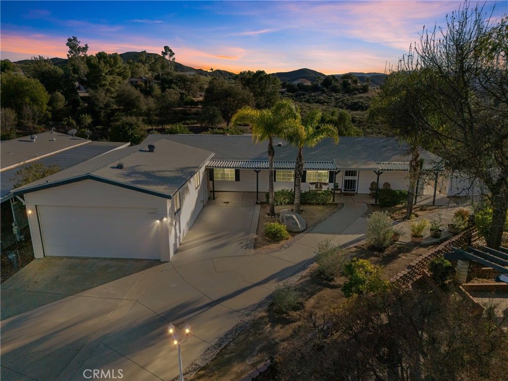 Image 2 of property listing at 24401 Cornstalk, Wildomar, CA 92595