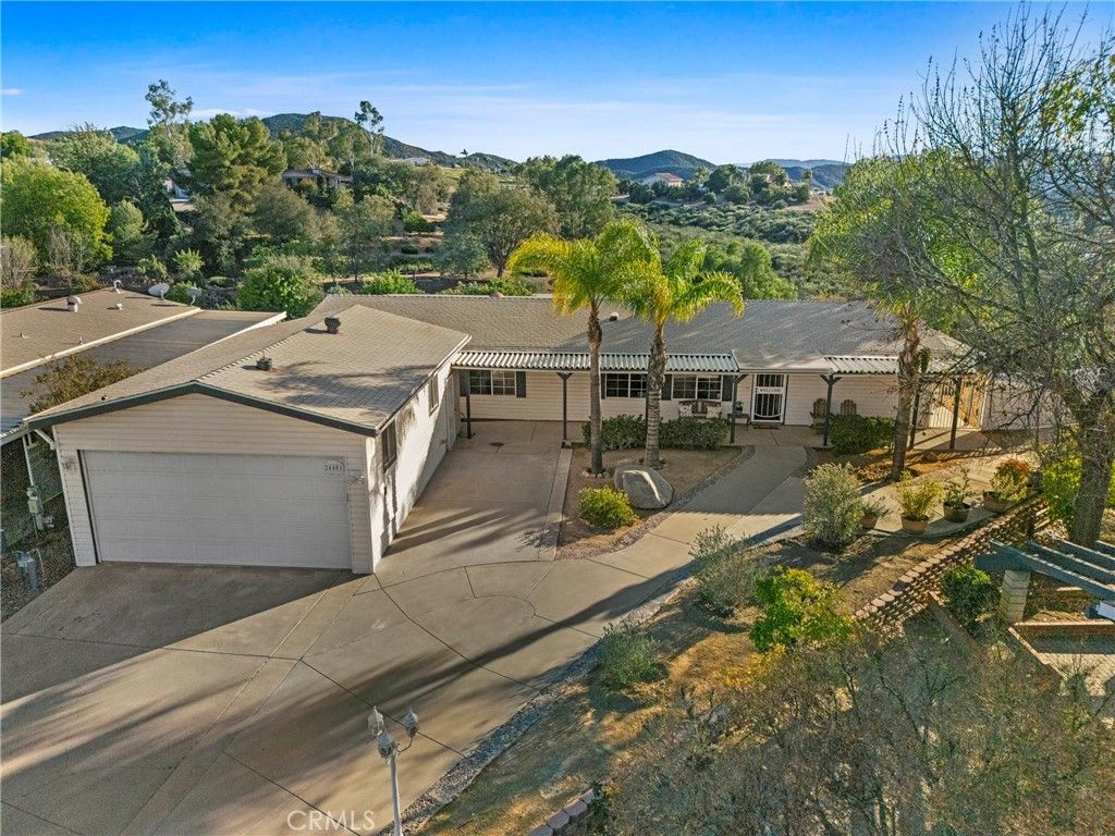 Image 3 of property listing at 24401 Cornstalk, Wildomar, CA 92595