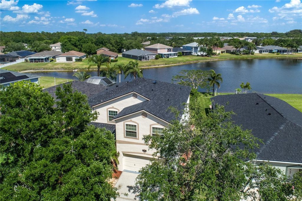 Image 2 of property listing at 8518 TIDAL BAY LANE, Tampa, FL 33635