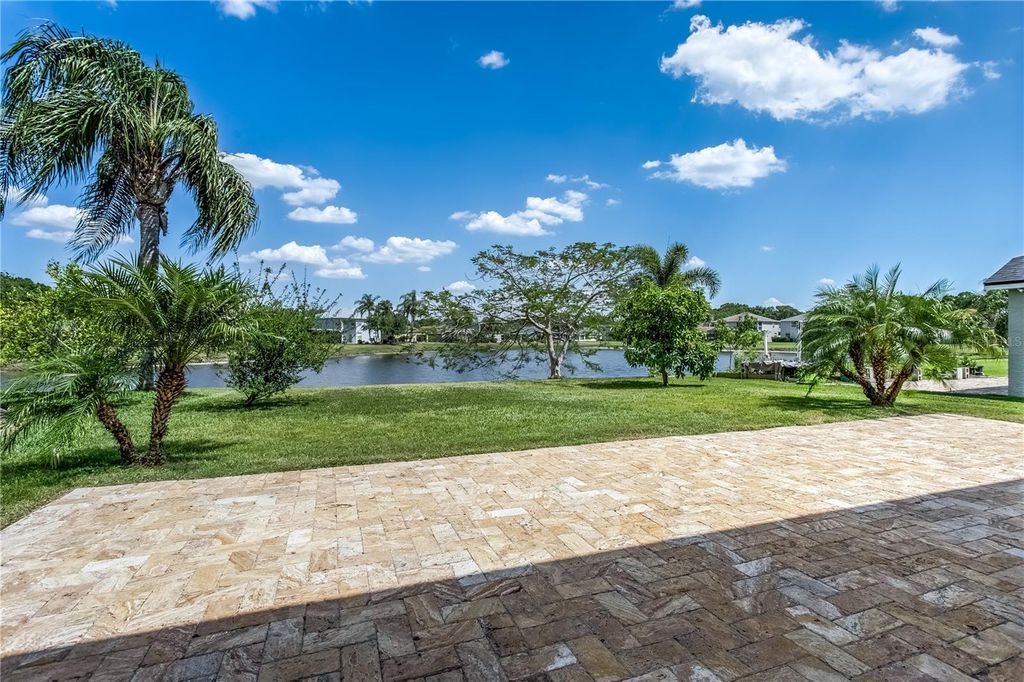 Image 14 of property listing at 8518 TIDAL BAY LANE, Tampa, FL 33635