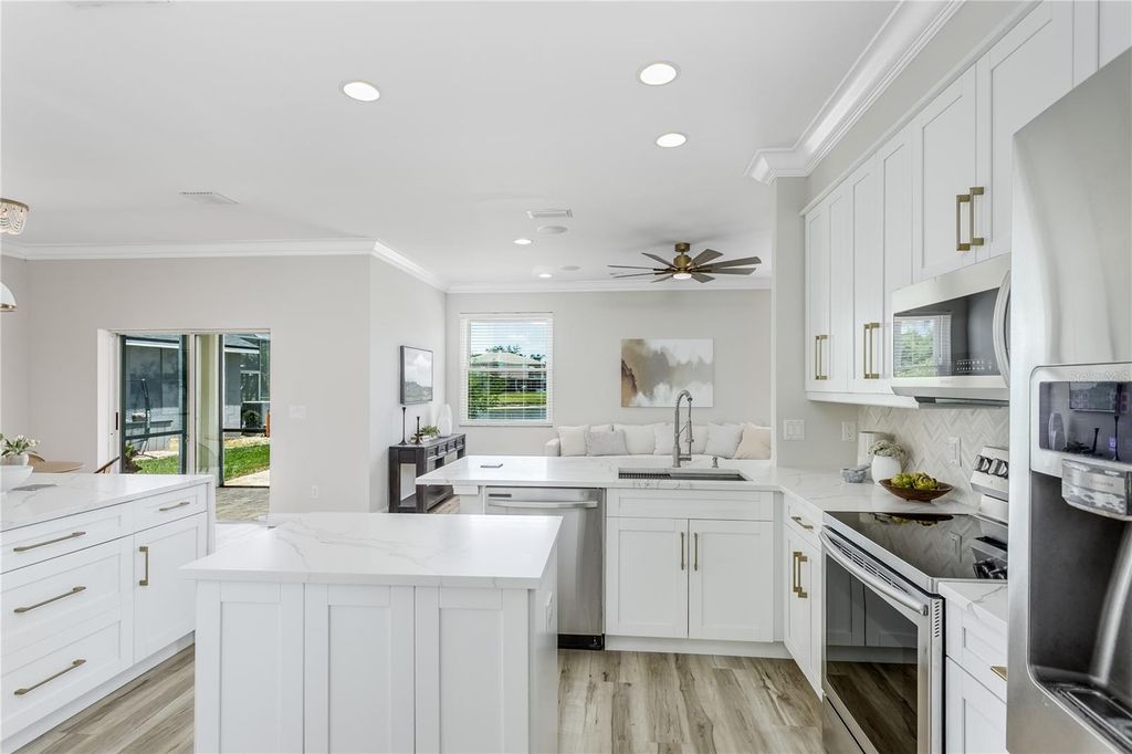Image 21 of property listing at 8518 TIDAL BAY LANE, Tampa, FL 33635