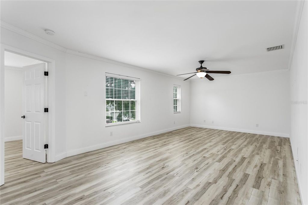 Image 32 of property listing at 8518 TIDAL BAY LANE, Tampa, FL 33635