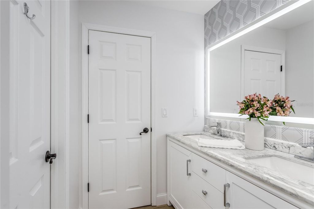 Image 34 of property listing at 8518 TIDAL BAY LANE, Tampa, FL 33635