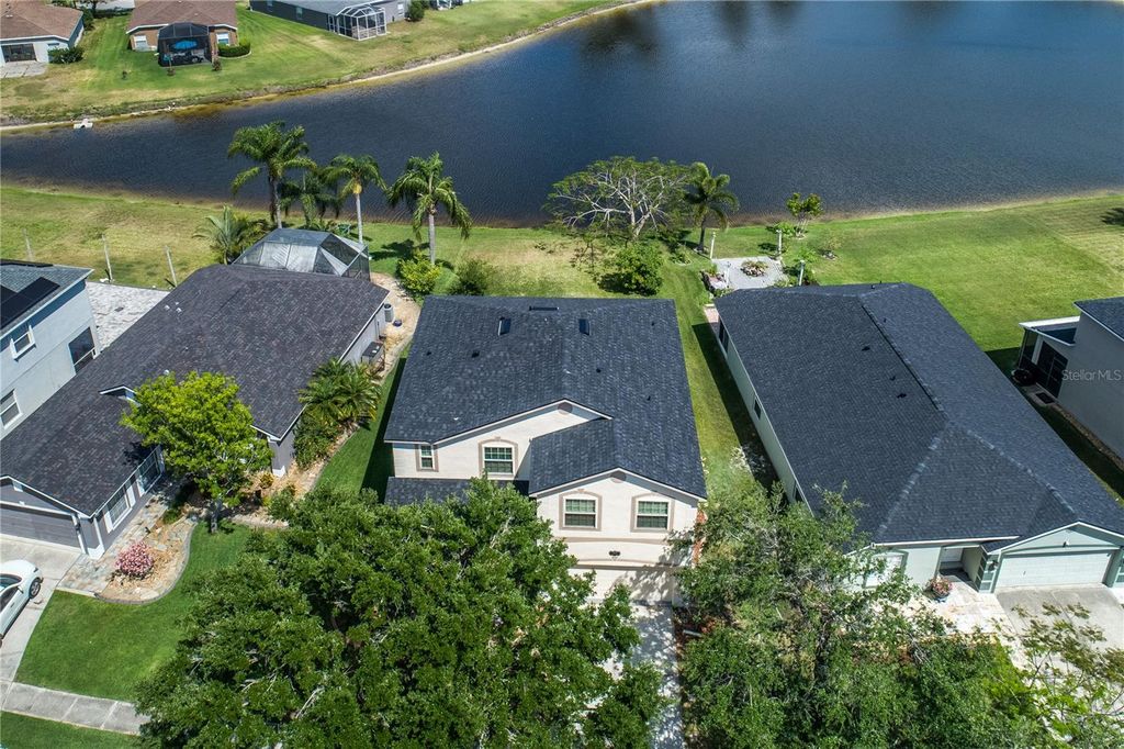 Image 5 of property listing at 8518 TIDAL BAY LANE, Tampa, FL 33635