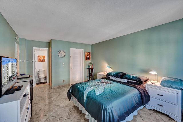 430 Golden Isles Dr 705, Hallandale Beach, FL 33009