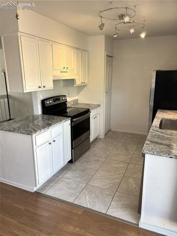 330 Mount View Lane, Colorado Springs, CO 80907