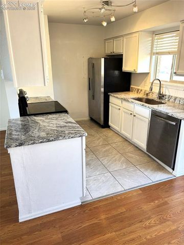 330 Mount View Lane, Colorado Springs, CO 80907