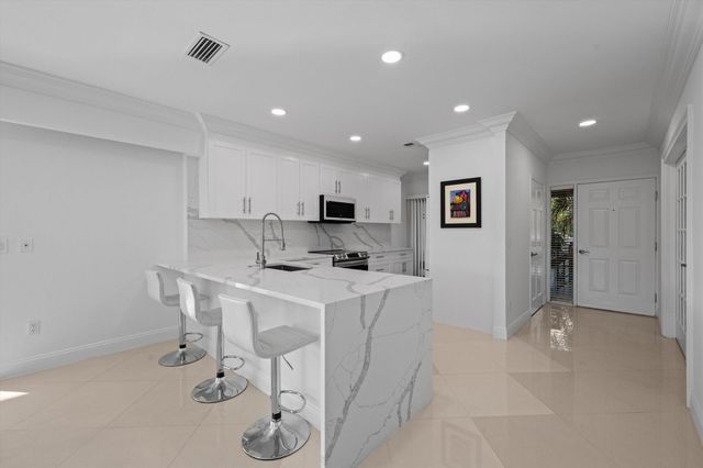 13321 Polo Club Road C203, Wellington, FL 33414