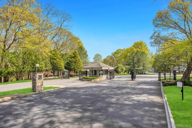 1407 Middle 45, Calverton, NY 11933