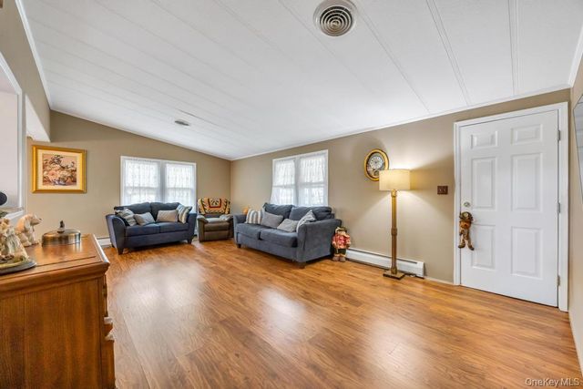 1407 Middle 45, Calverton, NY 11933