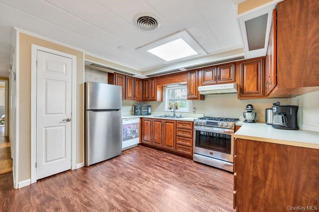 1407 Middle 45, Calverton, NY 11933