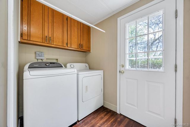 1407 Middle 45, Calverton, NY 11933
