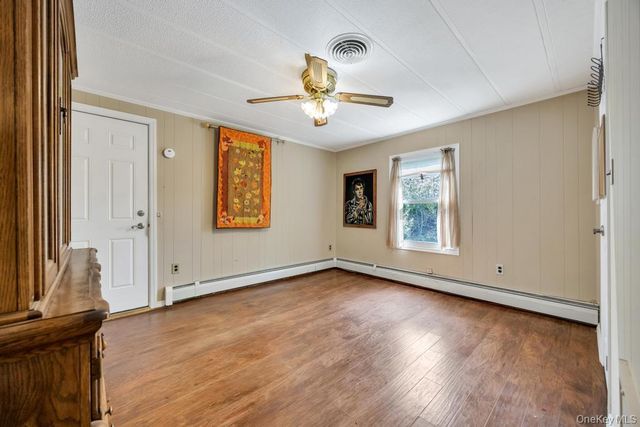 1407 Middle 45, Calverton, NY 11933