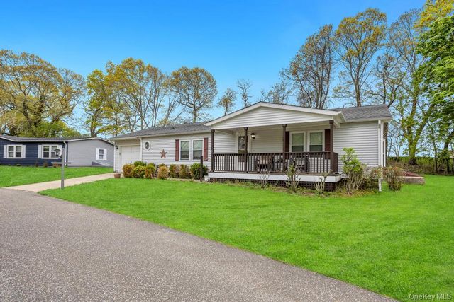 1407 Middle 45, Calverton, NY 11933