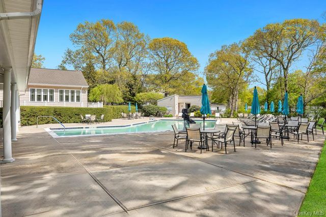 1407 Middle 45, Calverton, NY 11933