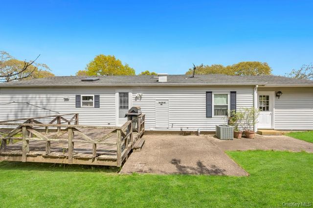 1407 Middle 45, Calverton, NY 11933