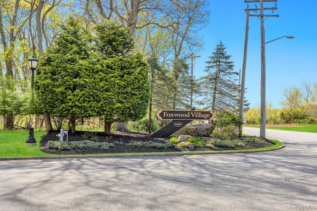 1407 Middle 45, Calverton, NY 11933