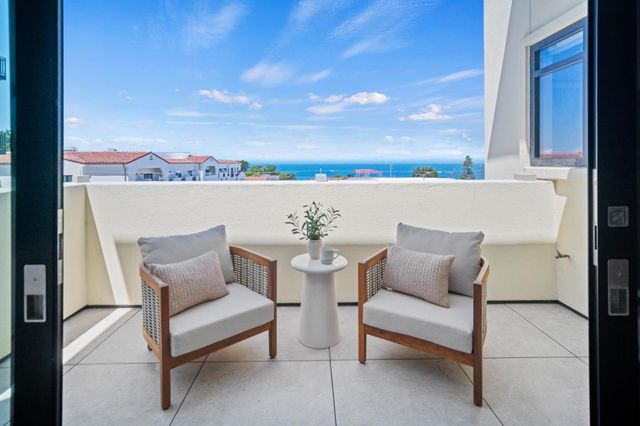 520 Lighthouse Avenue 301, Pacific Grove, CA 93950
