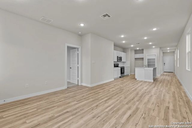 5622 Franklin Hills, Von Ormy, TX 78073