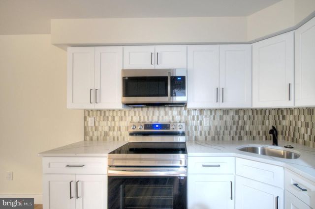 14 PICKWICK PL, Sewell, NJ 08080