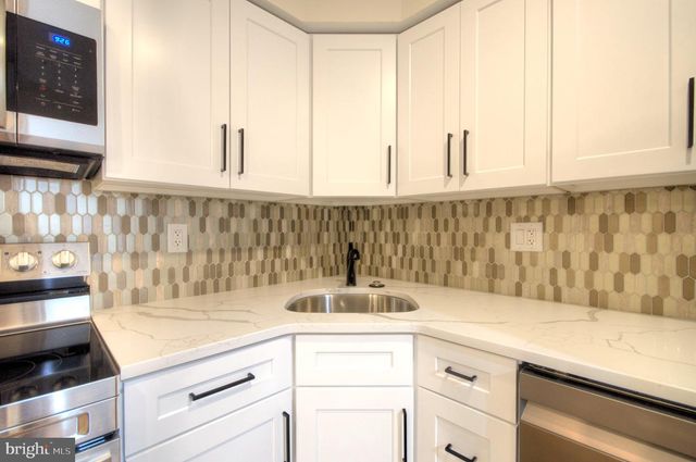 14 PICKWICK PL, Sewell, NJ 08080