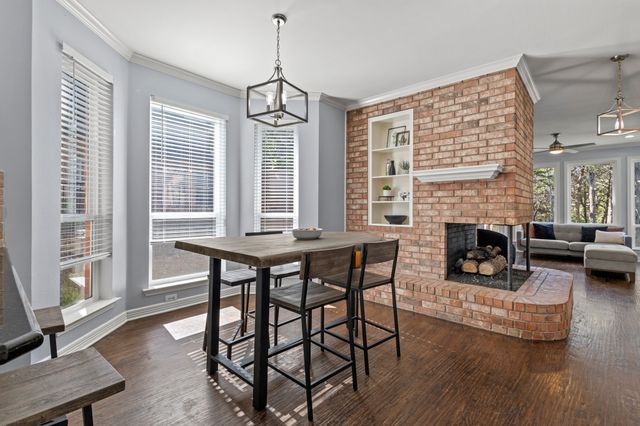 827 Knoll Manor Court, Cedar Hill, TX 75104