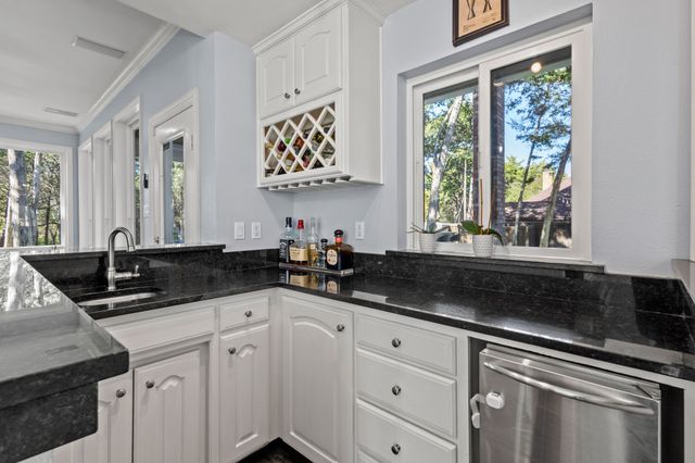 827 Knoll Manor Court, Cedar Hill, TX 75104