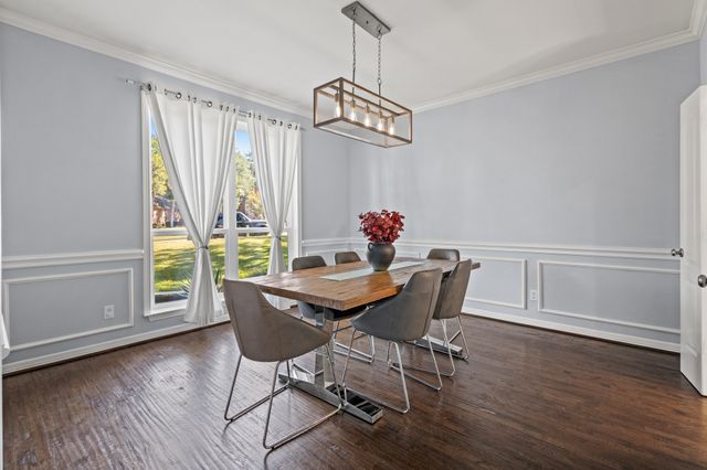 827 Knoll Manor Court, Cedar Hill, TX 75104