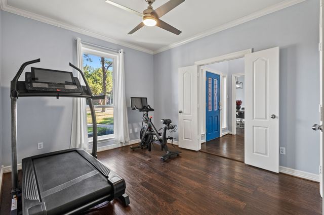 827 Knoll Manor Court, Cedar Hill, TX 75104