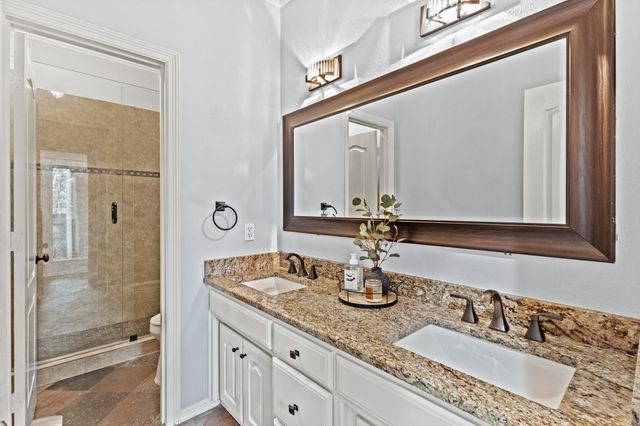 827 Knoll Manor Court, Cedar Hill, TX 75104