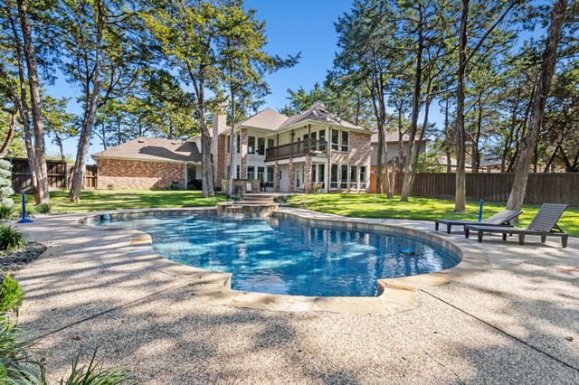 827 Knoll Manor Court, Cedar Hill, TX 75104