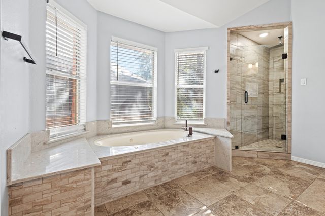 827 Knoll Manor Court, Cedar Hill, TX 75104