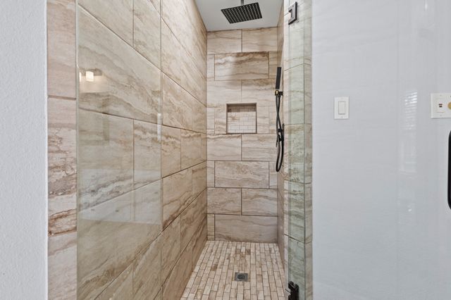 827 Knoll Manor Court, Cedar Hill, TX 75104