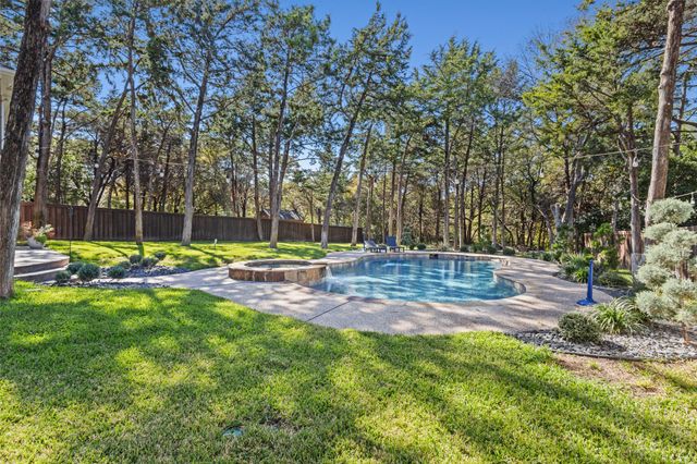 827 Knoll Manor Court, Cedar Hill, TX 75104