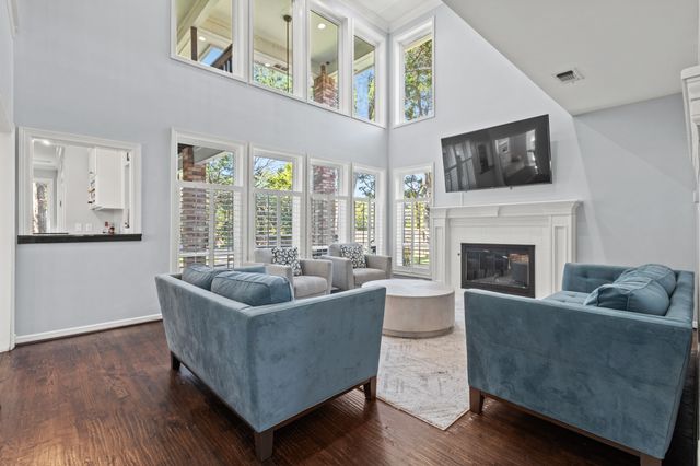 827 Knoll Manor Court, Cedar Hill, TX 75104