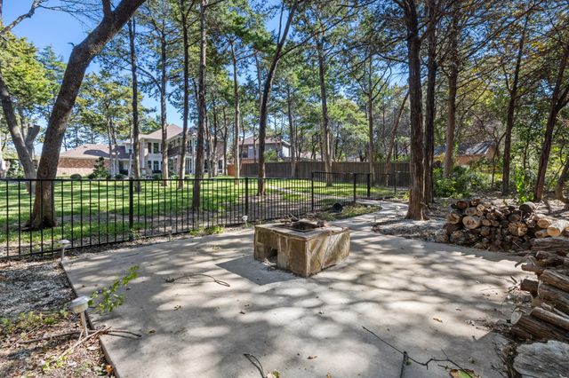 827 Knoll Manor Court, Cedar Hill, TX 75104