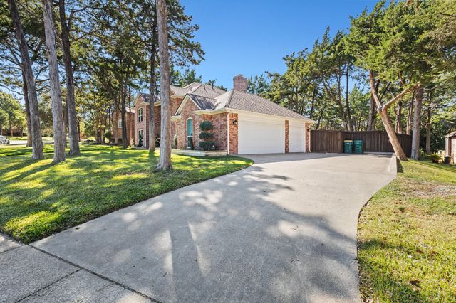 827 Knoll Manor Court, Cedar Hill, TX 75104
