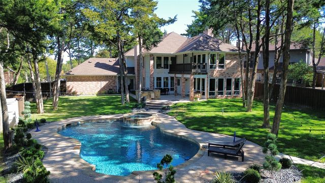 827 Knoll Manor Court, Cedar Hill, TX 75104