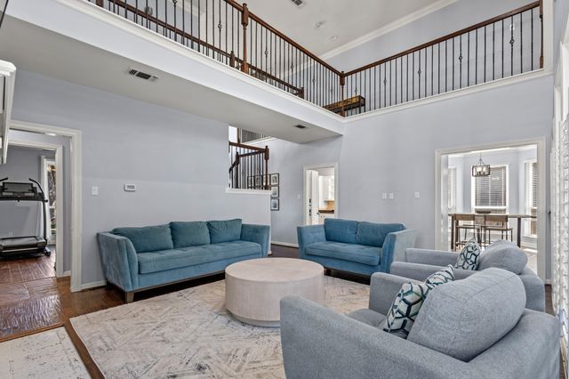 827 Knoll Manor Court, Cedar Hill, TX 75104