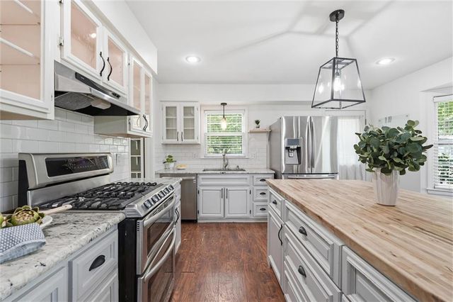 13223 Park Lane, Grandview, MO 64030