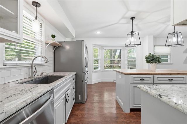 13223 Park Lane, Grandview, MO 64030