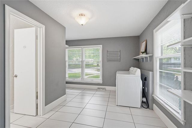 13223 Park Lane, Grandview, MO 64030