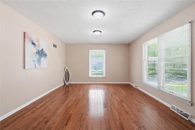 13223 Park Lane, Grandview, MO 64030
