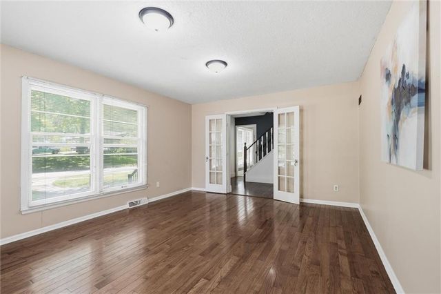 13223 Park Lane, Grandview, MO 64030
