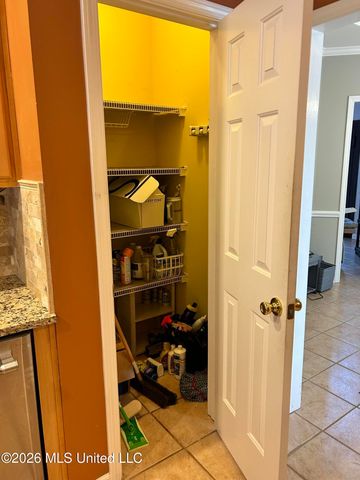 7684 N Rigmoore Point, Olive Branch, MS 38654