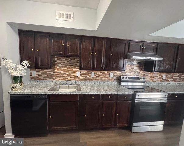 3809 PORT HOPE PT, Triangle, VA 22172