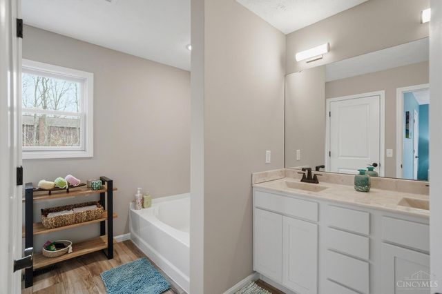 7533 W Whitehall Circle, West Chester, OH 45069