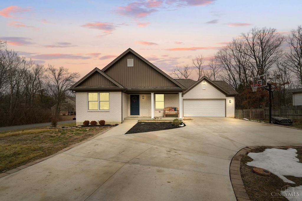 7533 W Whitehall Circle, West Chester, OH 45069