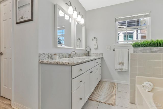 1089 Lionsgate Ln, Gulf Breeze, FL 32563